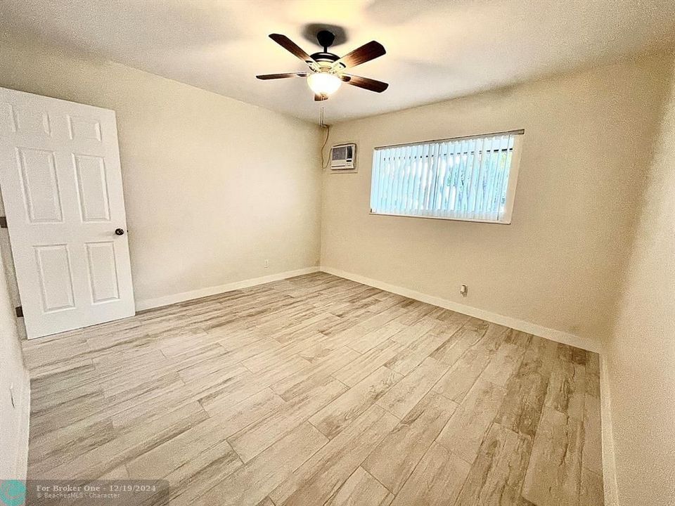 For Rent: $2,000 (1 beds, 1 baths, 883 Square Feet)