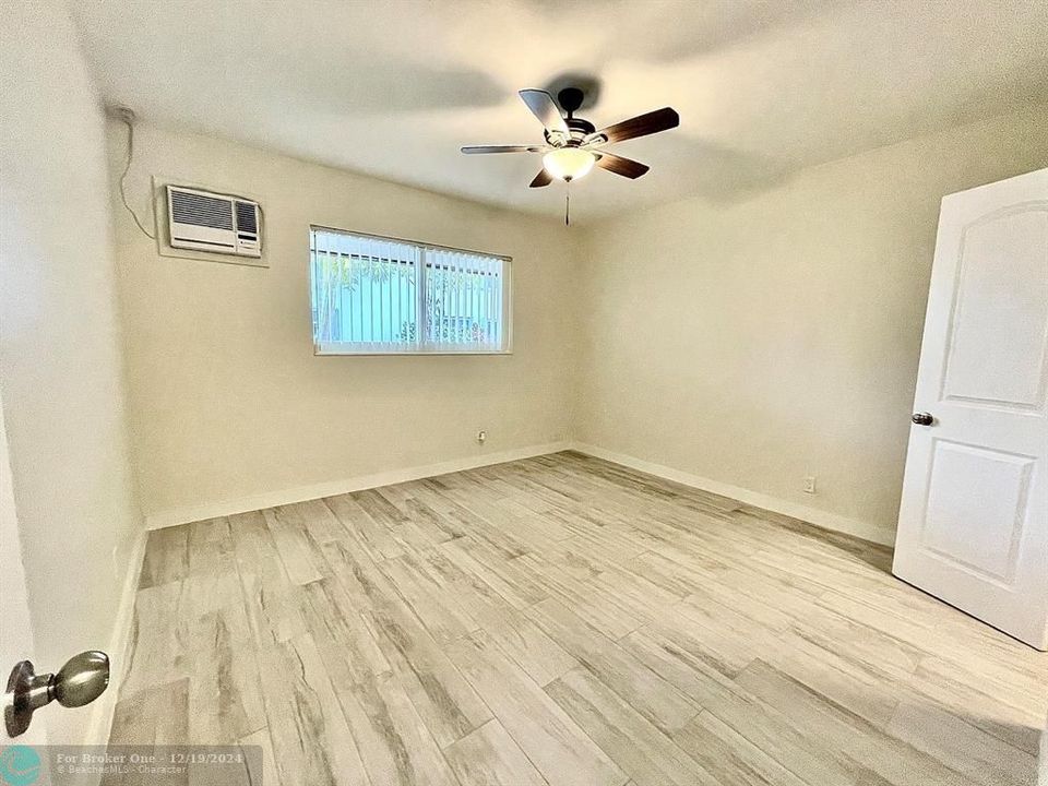 For Rent: $2,000 (1 beds, 1 baths, 883 Square Feet)