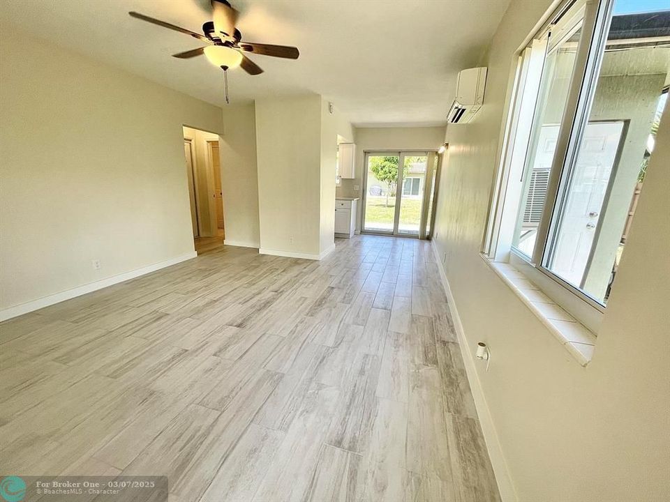 For Rent: $2,000 (1 beds, 1 baths, 883 Square Feet)