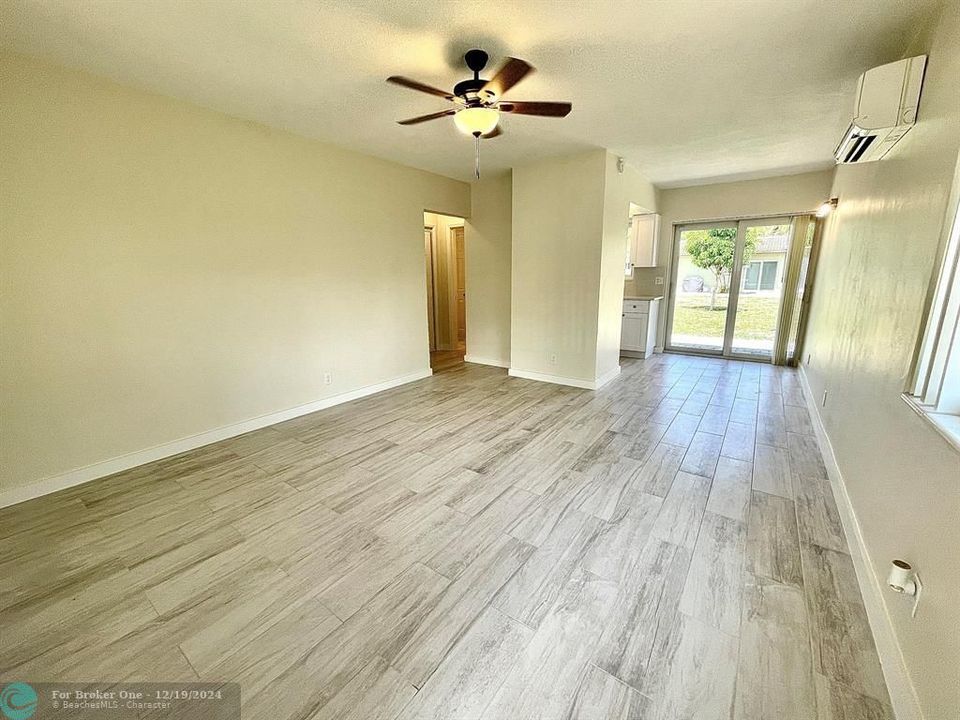 For Rent: $2,000 (1 beds, 1 baths, 883 Square Feet)