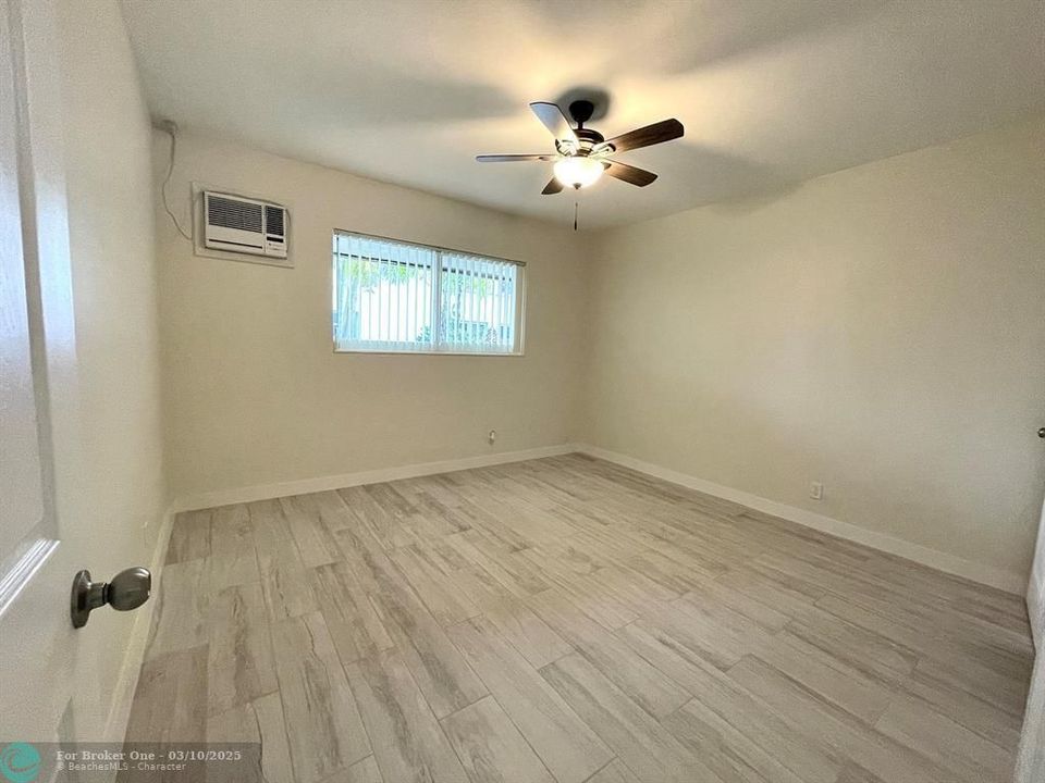 For Rent: $2,000 (1 beds, 1 baths, 883 Square Feet)