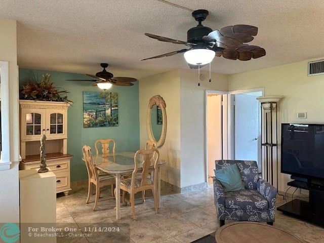 For Sale: $179,999 (1 beds, 1 baths, 800 Square Feet)