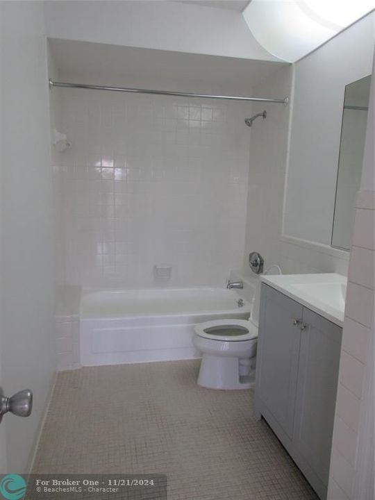 For Sale: $199,000 (1 beds, 1 baths, 630 Square Feet)