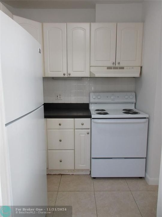 For Sale: $199,000 (1 beds, 1 baths, 630 Square Feet)