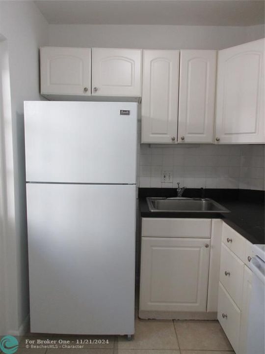 For Sale: $199,000 (1 beds, 1 baths, 630 Square Feet)