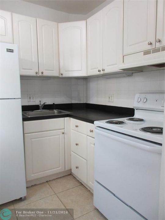 For Sale: $199,000 (1 beds, 1 baths, 630 Square Feet)