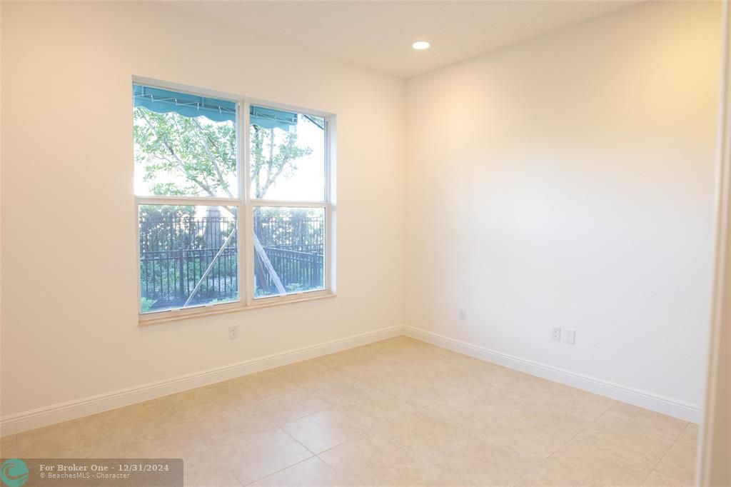 Active With Contract: $4,500 (4 beds, 3 baths, 2922 Square Feet)