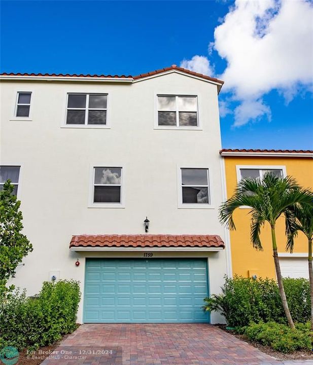 Active With Contract: $4,500 (4 beds, 3 baths, 2922 Square Feet)