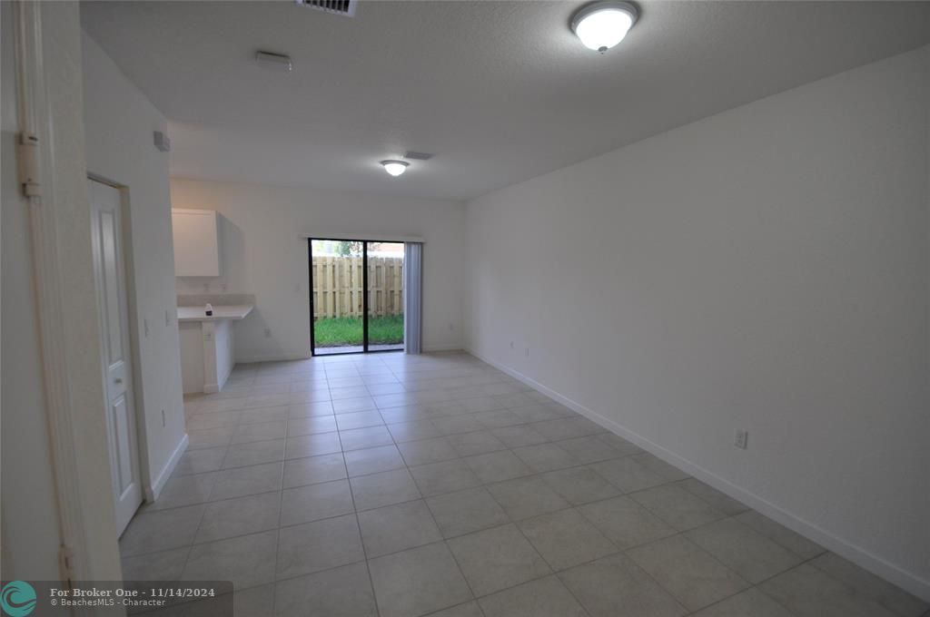 For Rent: $3,150 (3 beds, 2 baths, 1378 Square Feet)