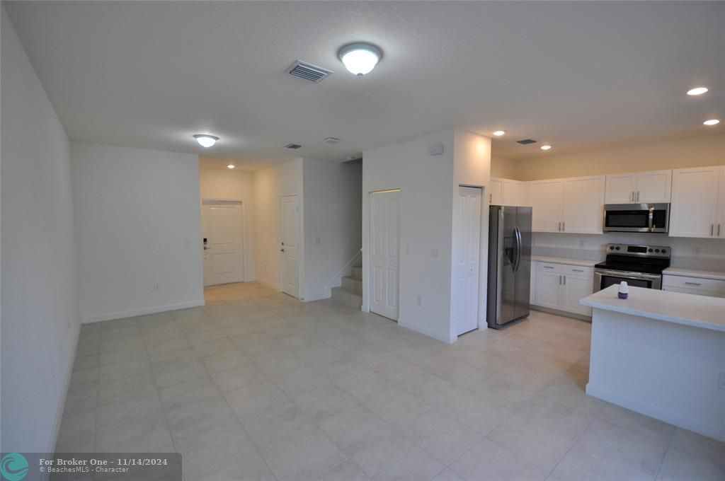 For Rent: $3,150 (3 beds, 2 baths, 1378 Square Feet)