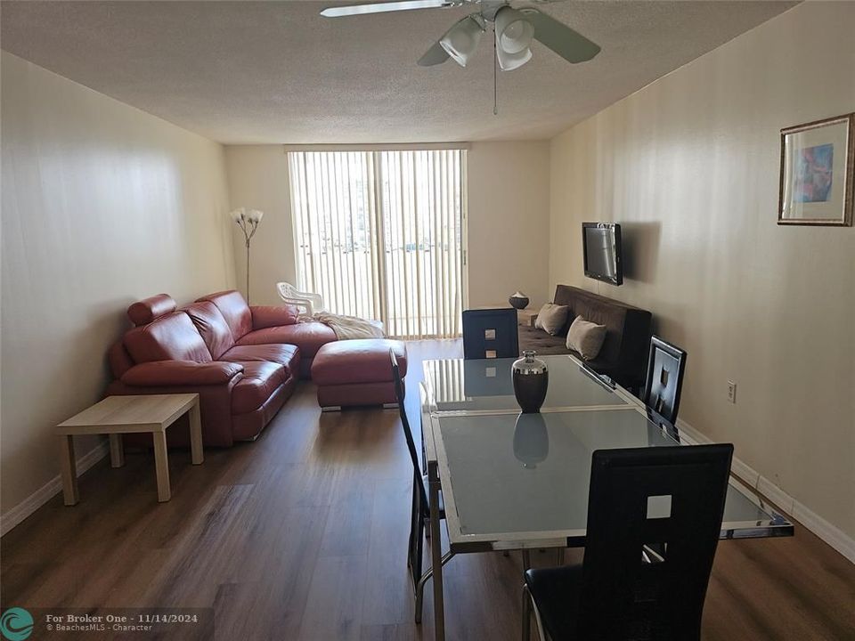 For Rent: $2,400 (1 beds, 1 baths, 766 Square Feet)