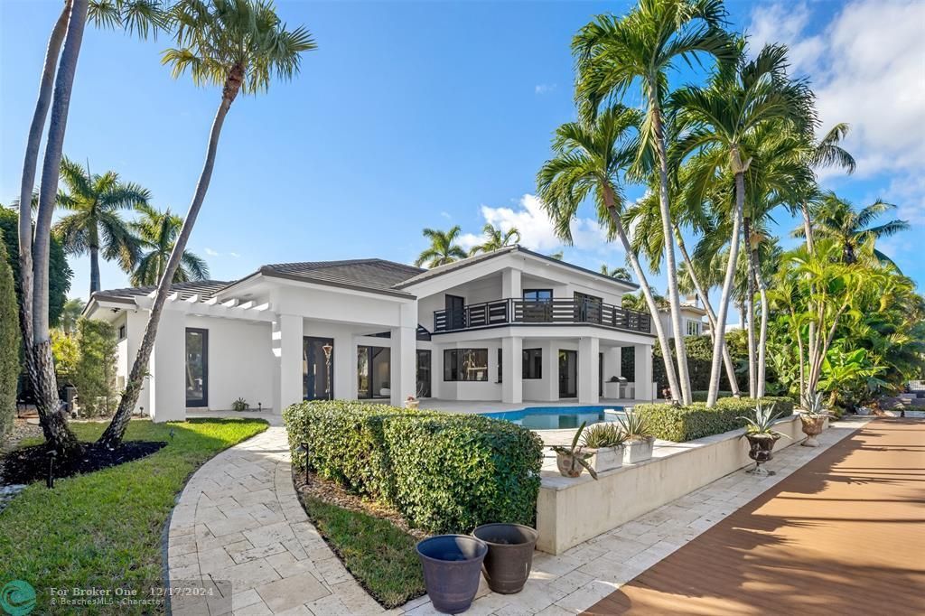 For Sale: $7,495,000 (6 beds, 6 baths, 6077 Square Feet)