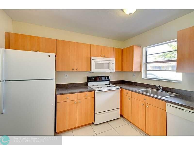 For Sale: $153,000 (1 beds, 1 baths, 736 Square Feet)