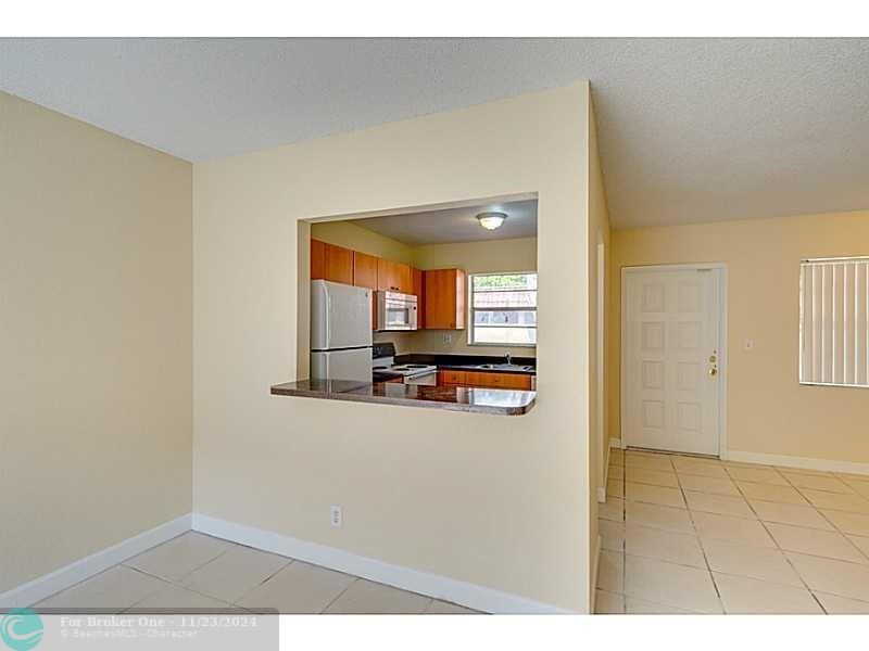 For Sale: $153,000 (1 beds, 1 baths, 736 Square Feet)