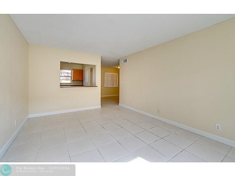 For Sale: $153,000 (1 beds, 1 baths, 736 Square Feet)