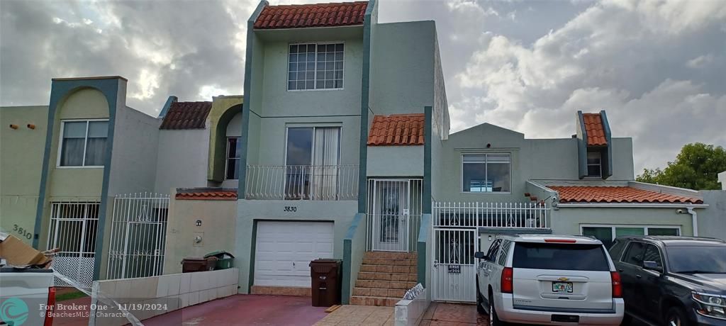 For Sale: $390,000 (3 beds, 3 baths, 2010 Square Feet)