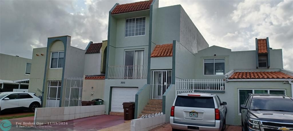 For Sale: $390,000 (3 beds, 3 baths, 2010 Square Feet)