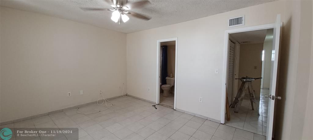 For Sale: $390,000 (3 beds, 3 baths, 2010 Square Feet)