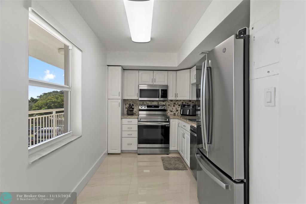 For Sale: $545,000 (2 beds, 2 baths, 1020 Square Feet)