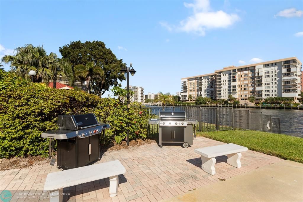 For Sale: $545,000 (2 beds, 2 baths, 1020 Square Feet)