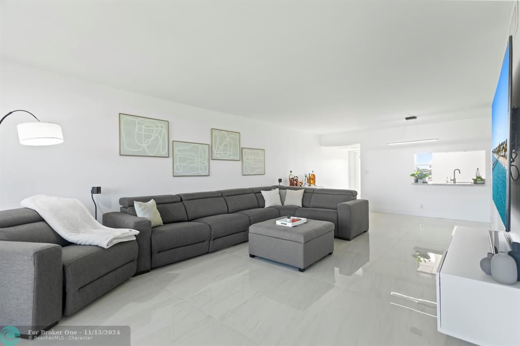 For Sale: $545,000 (2 beds, 2 baths, 1020 Square Feet)