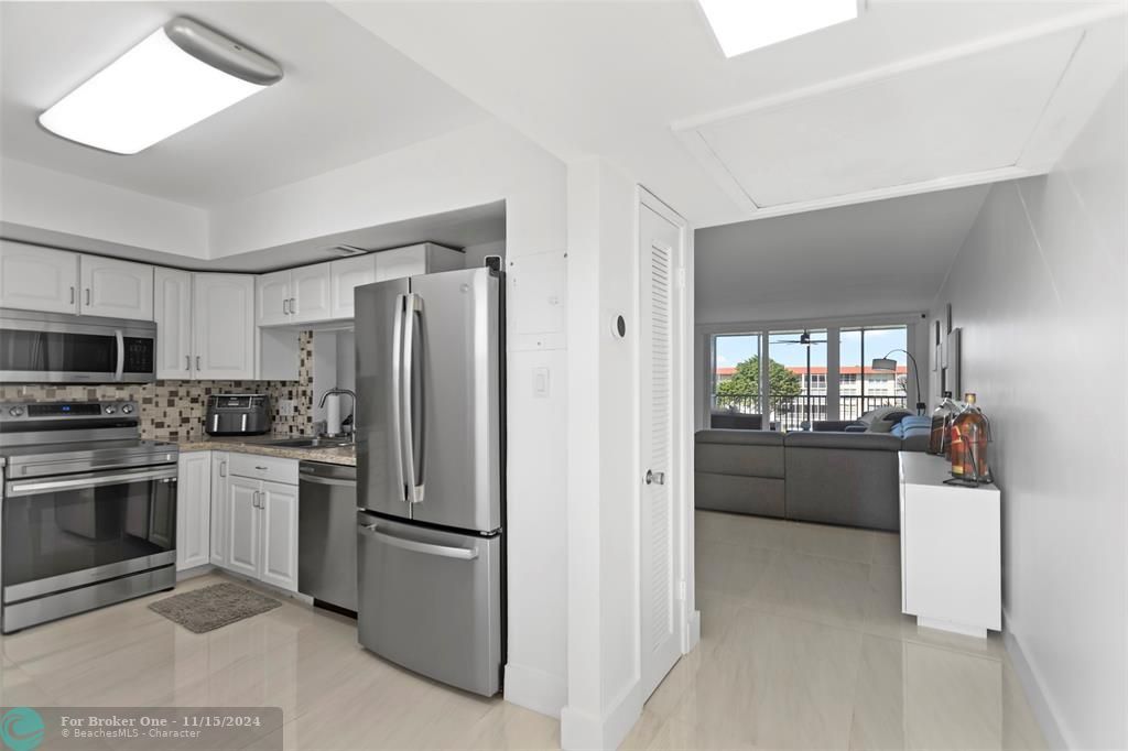 For Sale: $545,000 (2 beds, 2 baths, 1020 Square Feet)