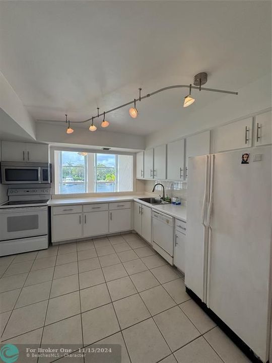 For Rent: $2,750 (2 beds, 2 baths, 1500 Square Feet)