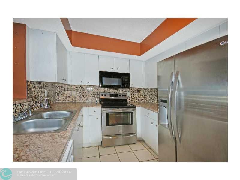 For Rent: $1,700 (1 beds, 1 baths, 846 Square Feet)