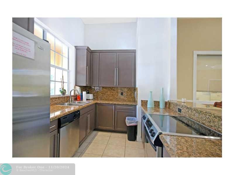 For Rent: $1,700 (1 beds, 1 baths, 846 Square Feet)