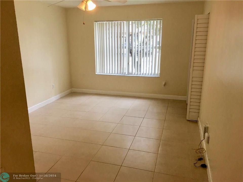 For Rent: $1,700 (1 beds, 1 baths, 846 Square Feet)