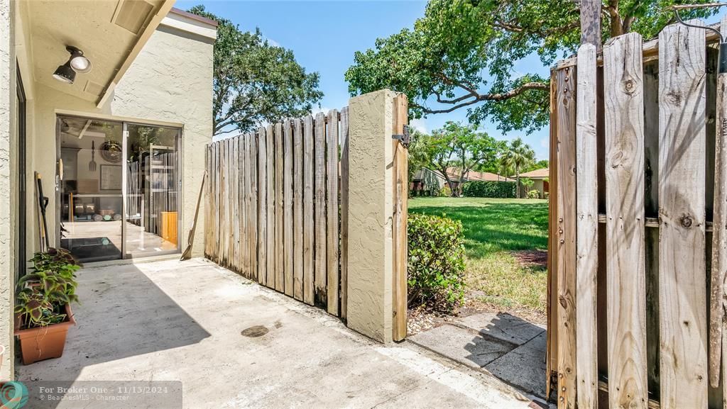 For Sale: $289,900 (2 beds, 2 baths, 1263 Square Feet)