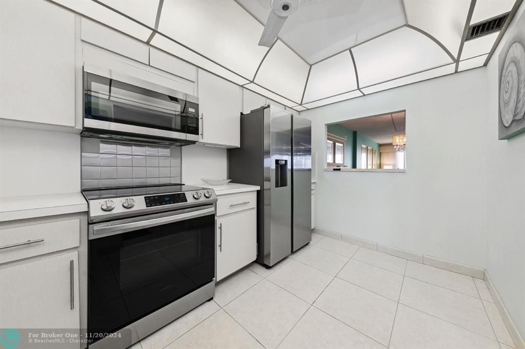 For Sale: $595,000 (2 beds, 2 baths, 1290 Square Feet)