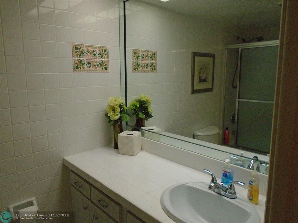 For Sale: $3,200 (2 beds, 2 baths, 1056 Square Feet)