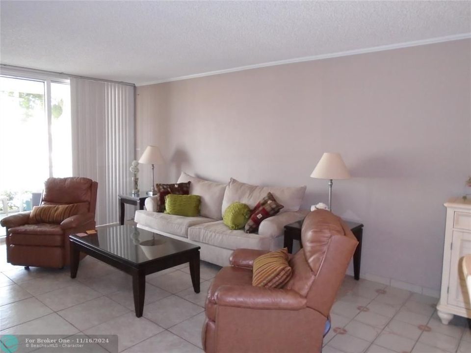 For Sale: $3,200 (2 beds, 2 baths, 1056 Square Feet)