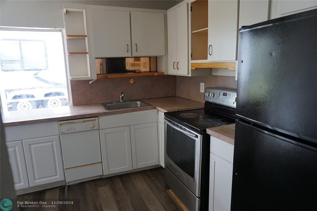 For Sale: $445,000 (4 beds, 2 baths, 1455 Square Feet)