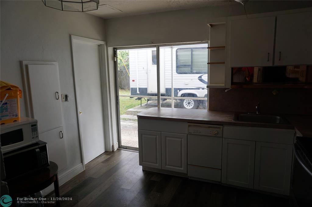 For Sale: $445,000 (4 beds, 2 baths, 1455 Square Feet)