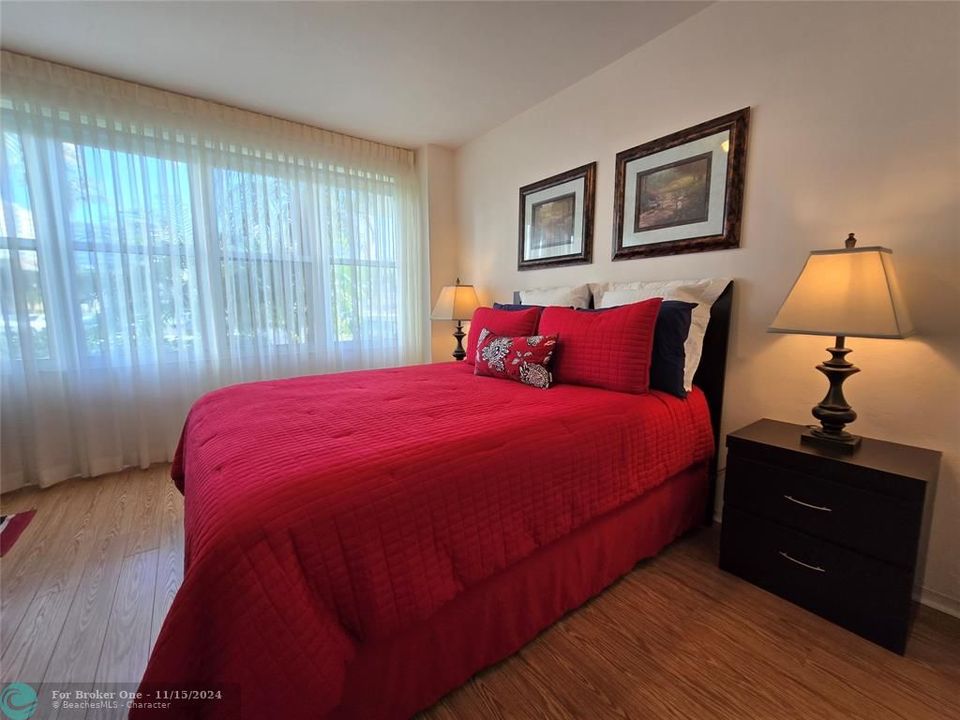 For Sale: $210,000 (1 beds, 1 baths, 800 Square Feet)