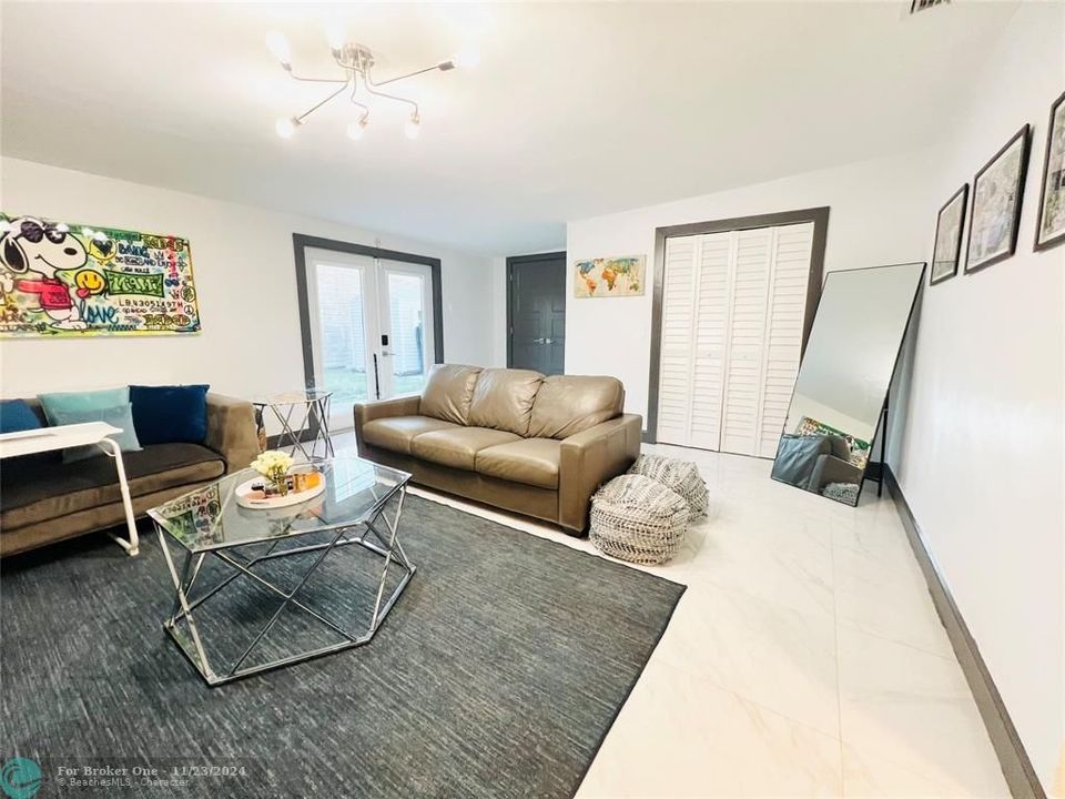 For Sale: $699,900 (4 beds, 2 baths, 1836 Square Feet)