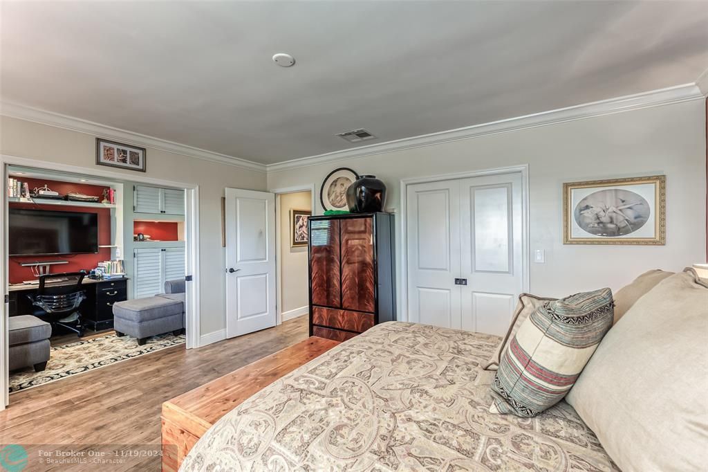 For Sale: $549,000 (2 beds, 2 baths, 1250 Square Feet)