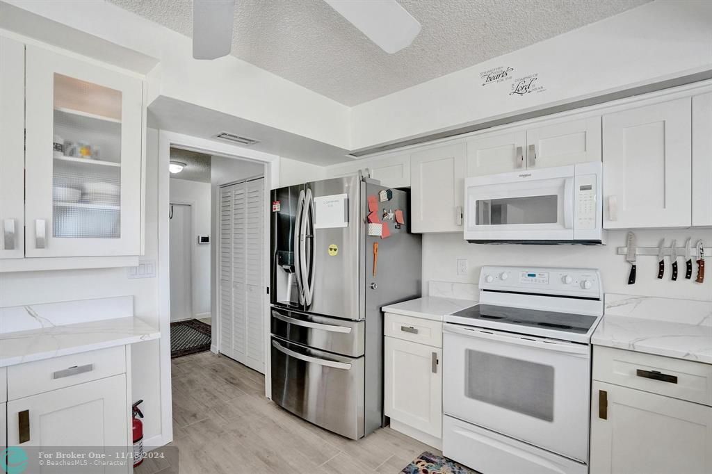 For Sale: $439,000 (2 beds, 2 baths, 1422 Square Feet)