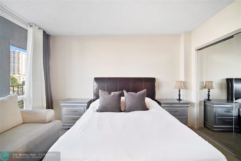 For Sale: $474,900 (2 beds, 2 baths, 1200 Square Feet)