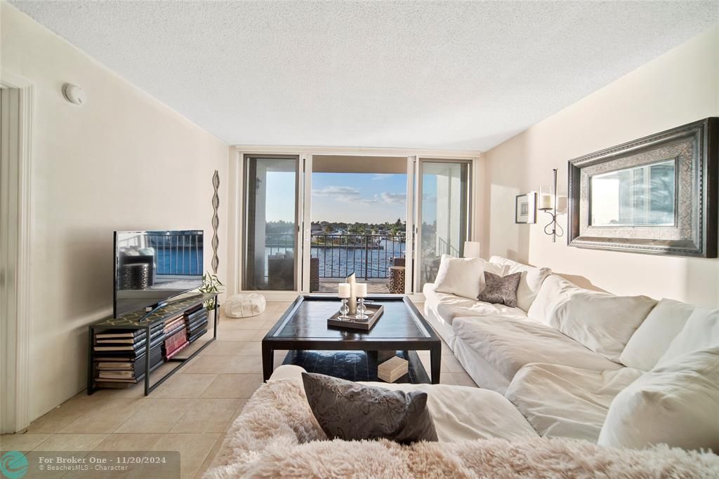 For Sale: $474,900 (2 beds, 2 baths, 1200 Square Feet)