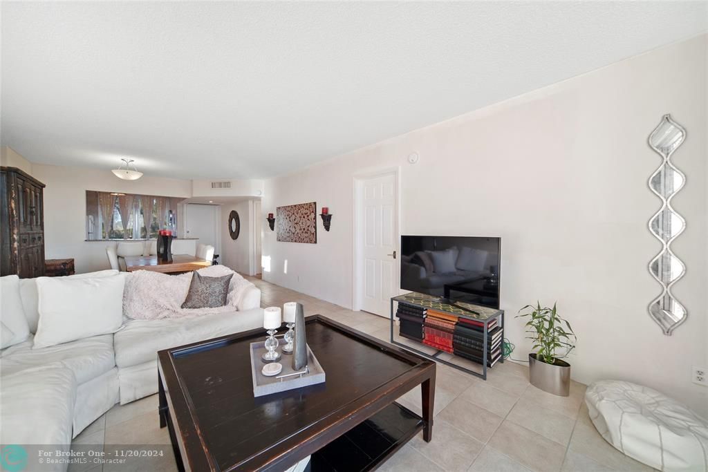 For Sale: $474,900 (2 beds, 2 baths, 1200 Square Feet)