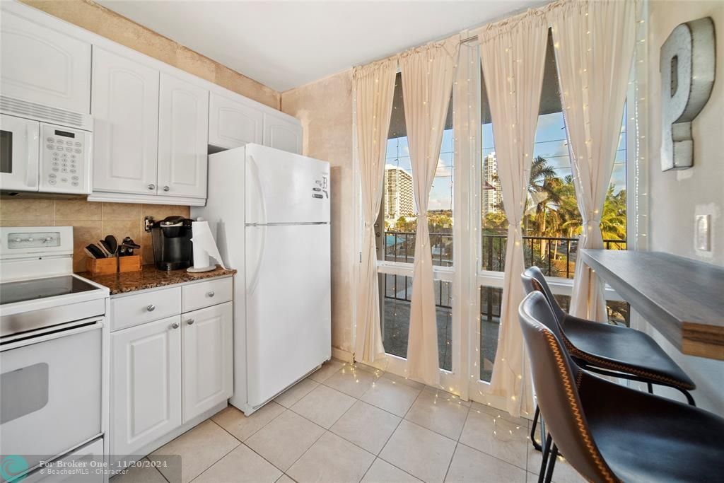 For Sale: $474,900 (2 beds, 2 baths, 1200 Square Feet)