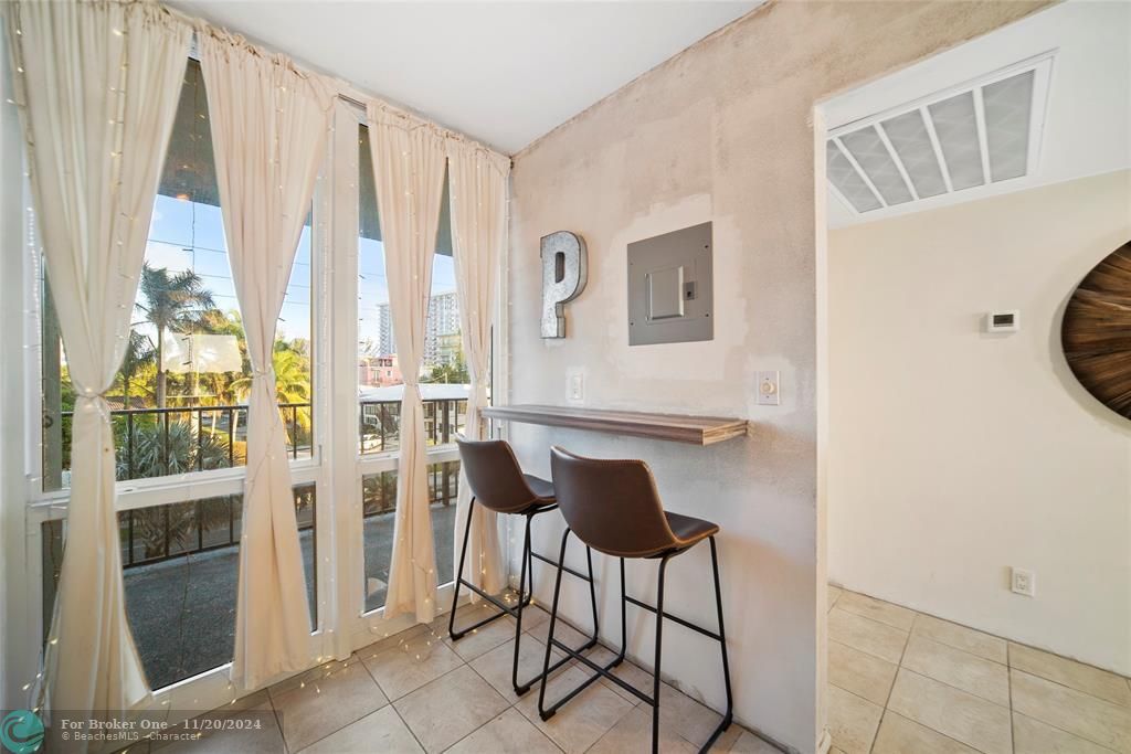 For Sale: $474,900 (2 beds, 2 baths, 1200 Square Feet)