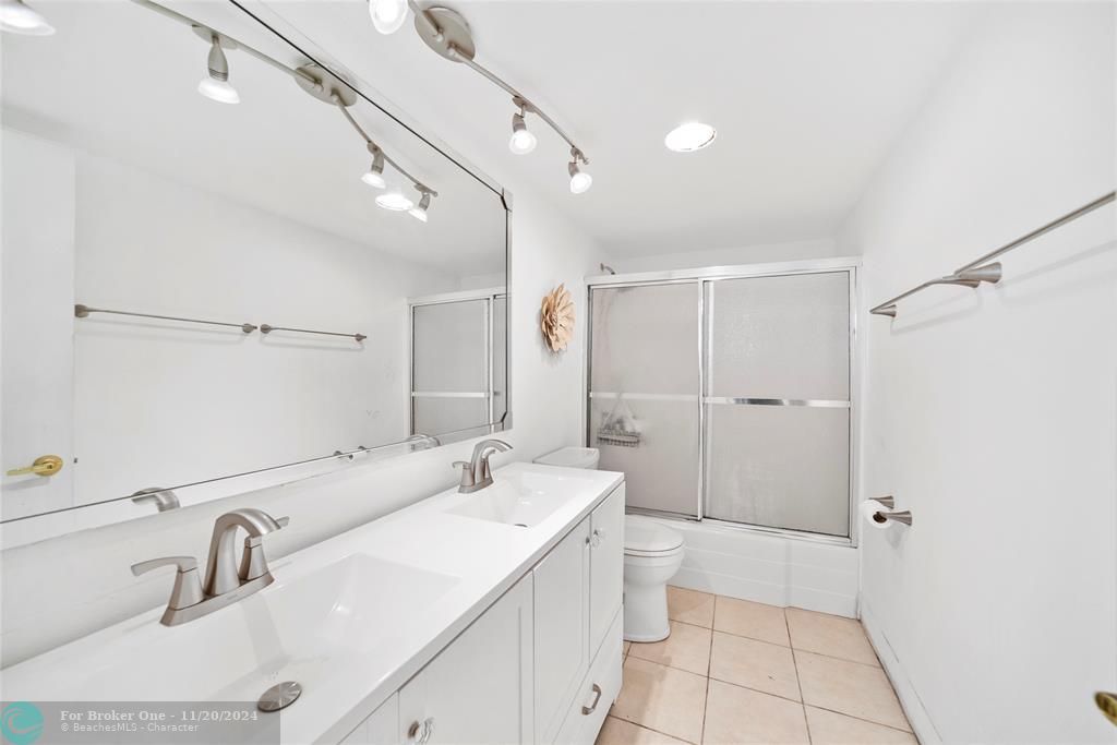 For Sale: $474,900 (2 beds, 2 baths, 1200 Square Feet)