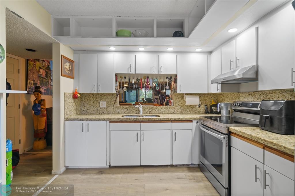 For Sale: $285,900 (2 beds, 2 baths, 1192 Square Feet)