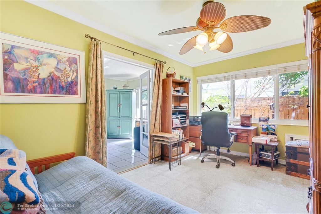 For Sale: $465,000 (2 beds, 1 baths, 1037 Square Feet)