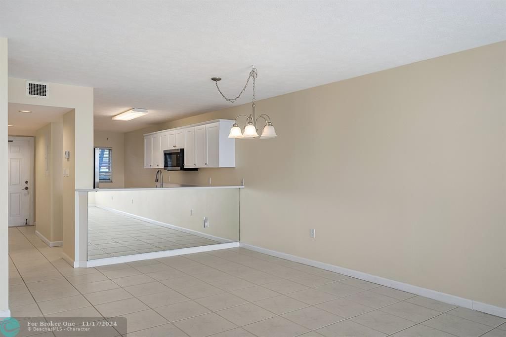 For Sale: $345,000 (2 beds, 2 baths, 1230 Square Feet)