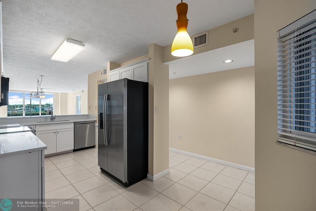 For Sale: $345,000 (2 beds, 2 baths, 1230 Square Feet)